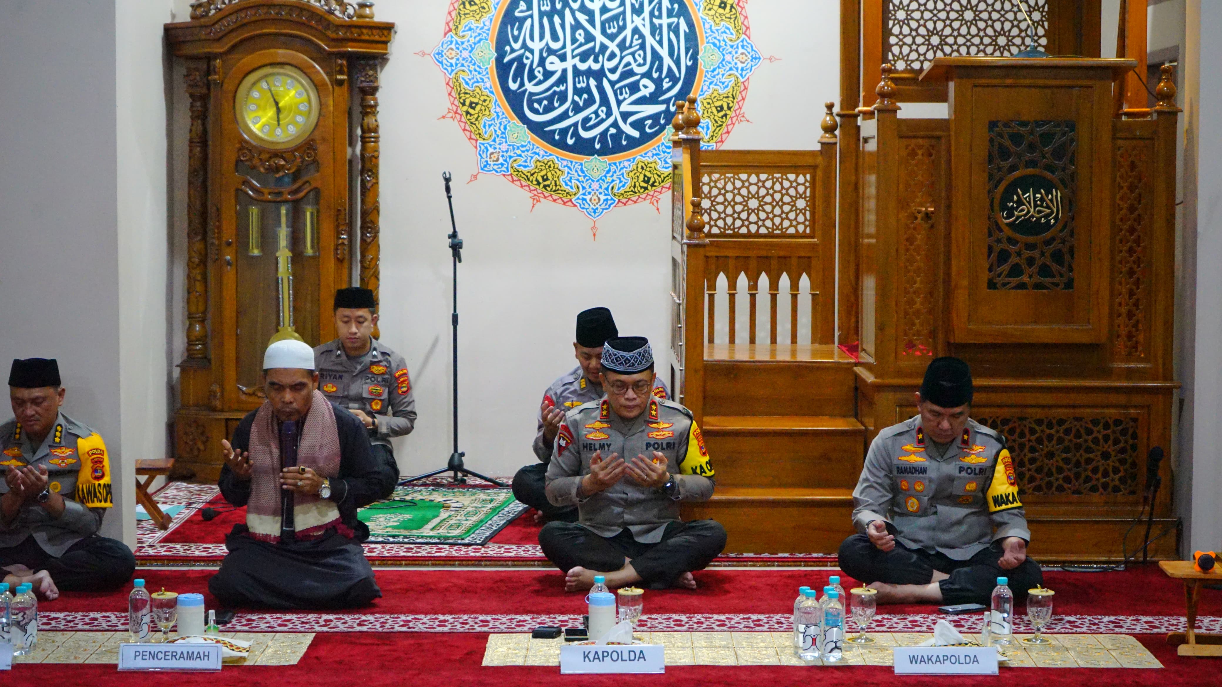 Tingkatkan Iman Dan Taqwa Personil, Polda Lampung Peringati Nuzulul Qur'an 1445 H Tahun 2024