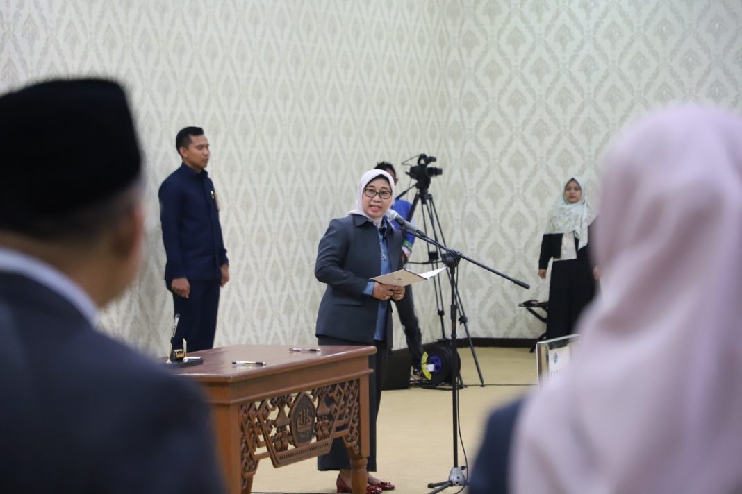 Rektor Lantik Dekan FISiP Dan FH