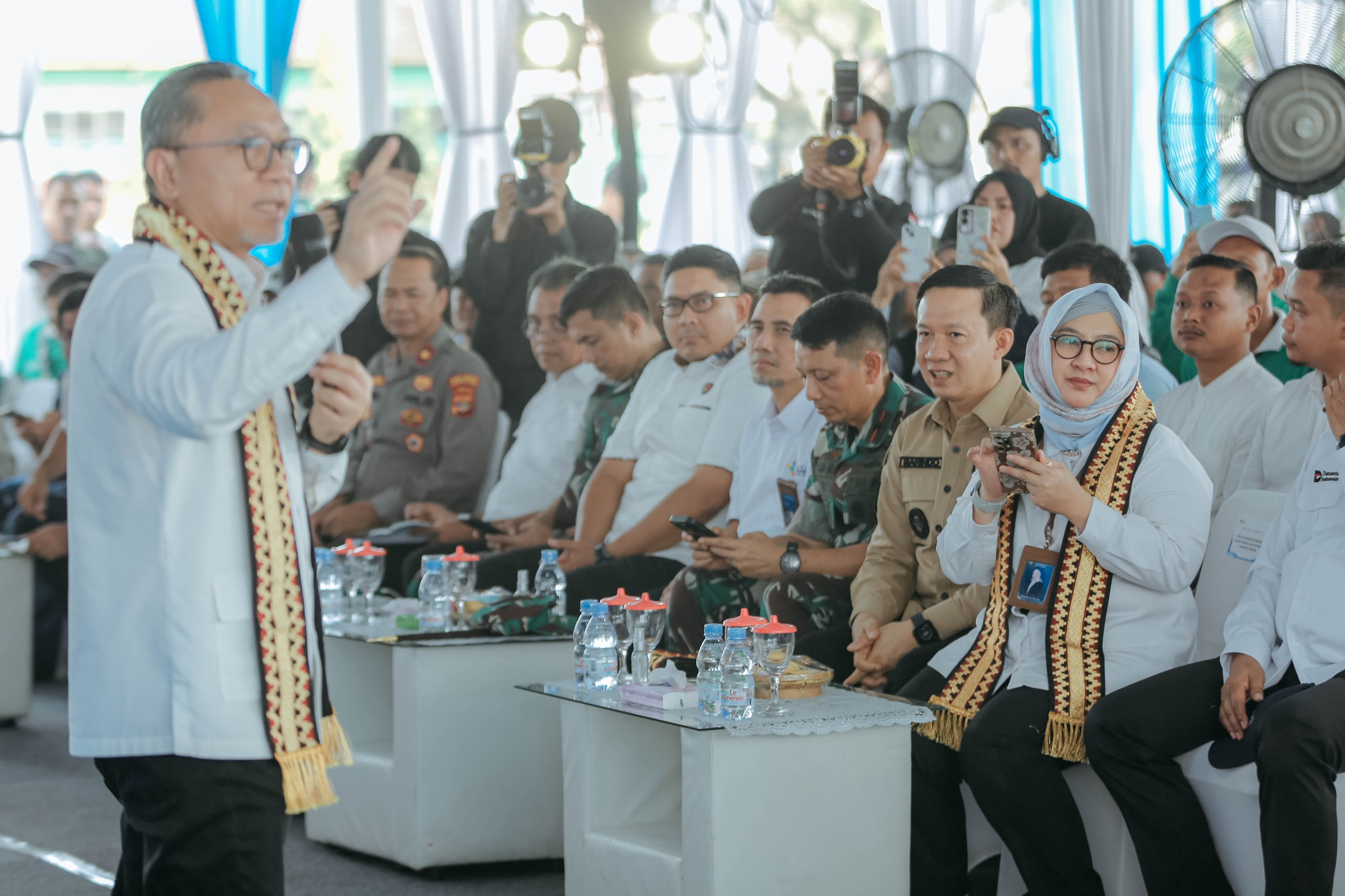 Sekdaprov Marindo Dampingi Menko Pangan Zulkifli Hasan Dan Mendag Budi Santoso Dalam Acara Rembuk Tani