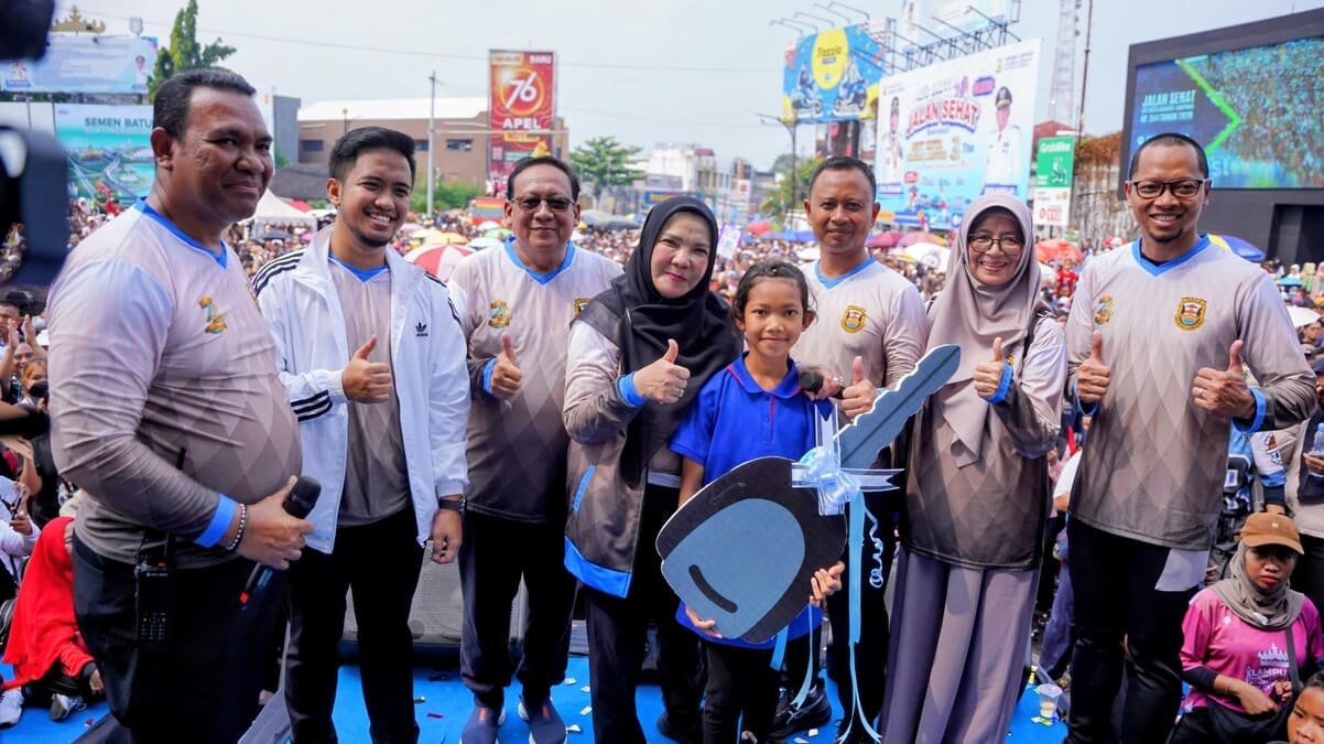 Wali Kota Eva Dwiana Ajak Warga Hidup Sehat Lewat Jalan Sehat HUT Ke-344 Bandar Lampung