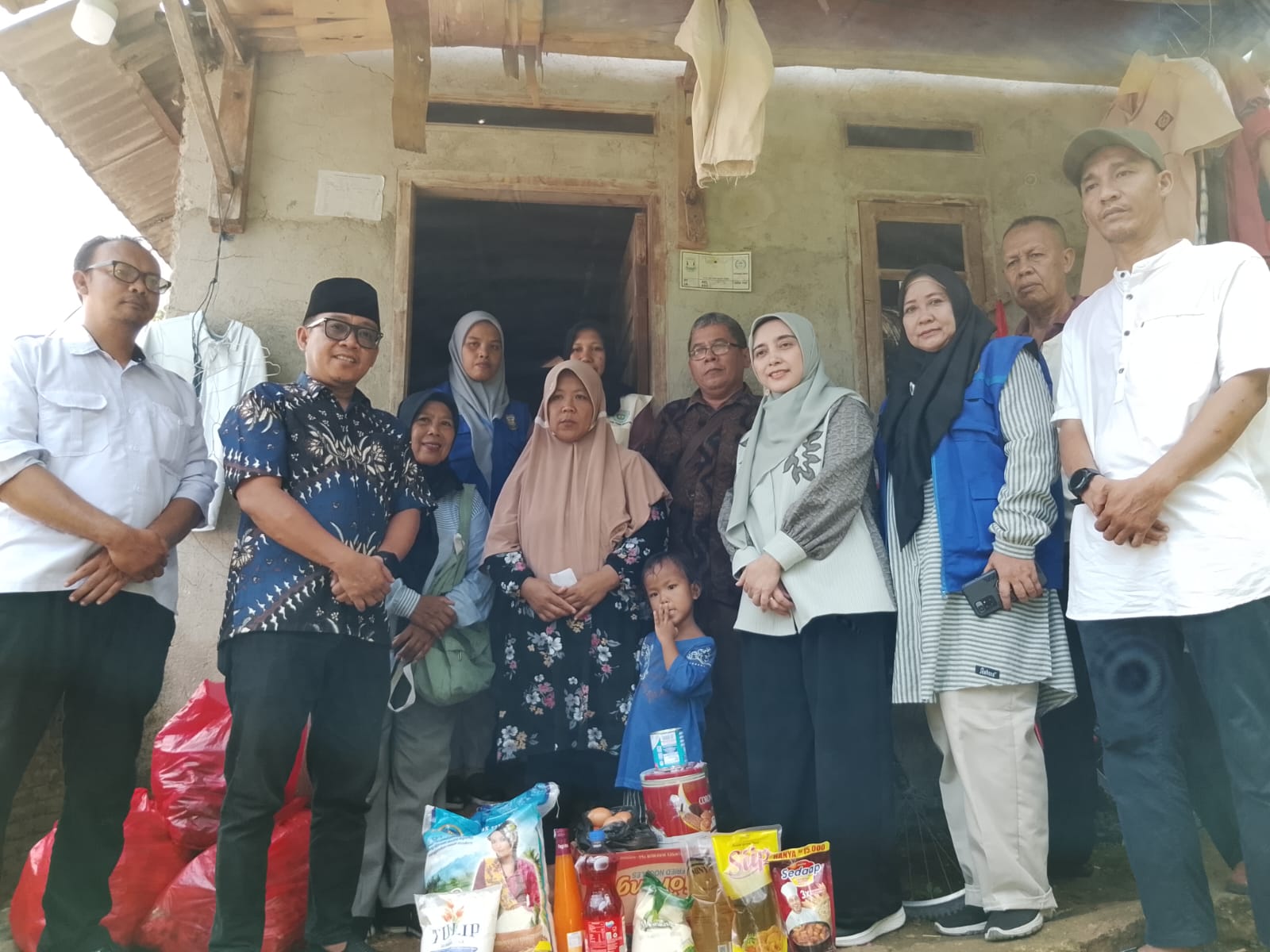 Hadir Di Tengah Masyarakat, Pemkot Jamin Pendidikan Dan Kesehatan Keluarga Siti Khodijah