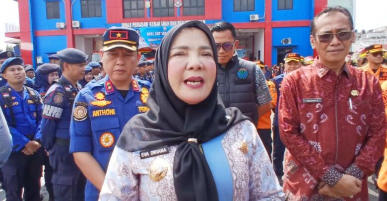 Walikota Eva Dwiana Perkuat Damkarmat Bandar Lampung: Dari Kesiagaan Bencana Hingga Kenaikan Insentif
