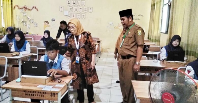 Dirjen GTK Tinjau TKA Di SMPN 17, Nunuk Suryani: Hasil Cerminkan Kualitas Mengajar Di Kelas