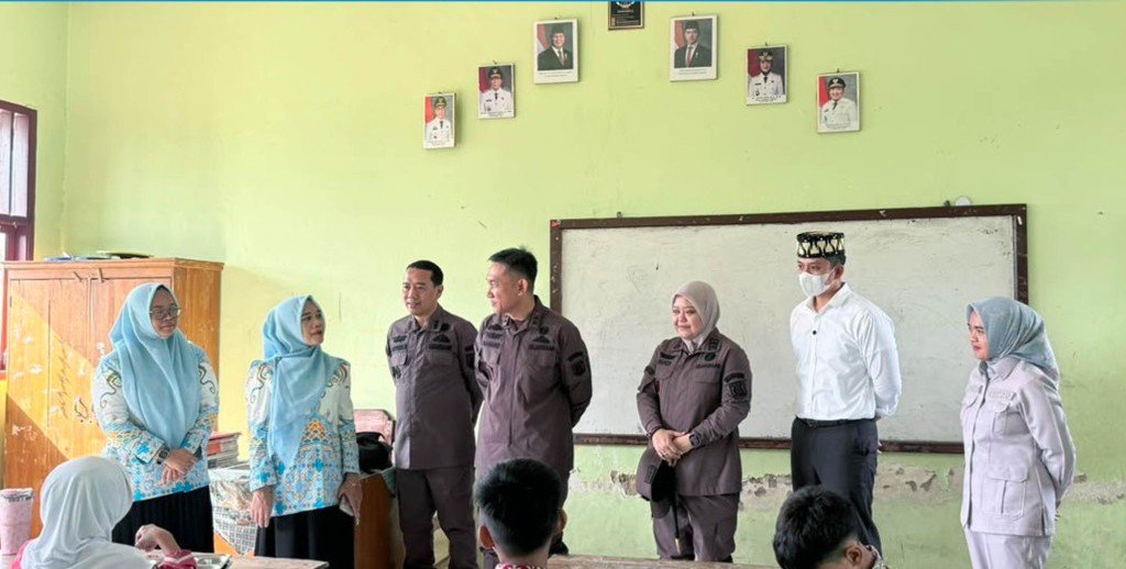 Pastikan MBG Sesuai SOP, Bupati Egi Dan Kajati Sidak Sekolah Di Natar
