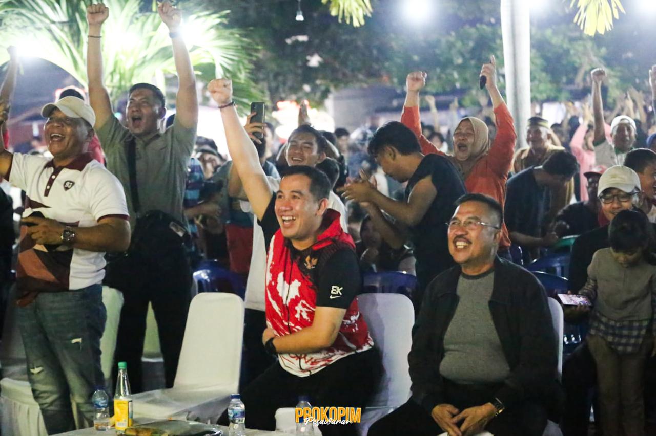 Bupati Pesawaran Ditemani Ribuan Masyarakat Nobar Semi Final AFC