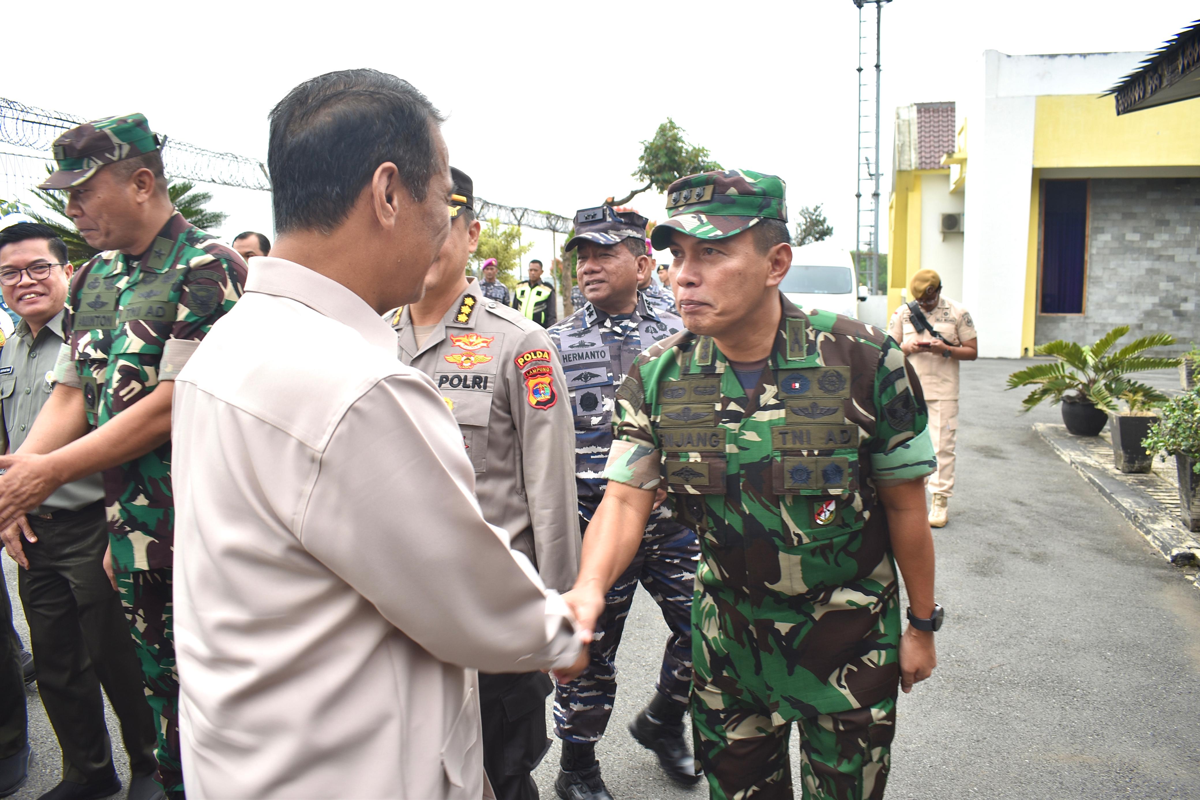 Kasrem 043/Gatam Dampingi Kasdam II/Swj, Sambut Kunker Mentan RI Di Wilayah Provinsi Lampung