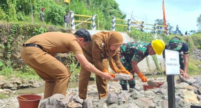 Pemkot Bandarlampung – Brigif Kompak “Grebek” Sungai Sukamaju