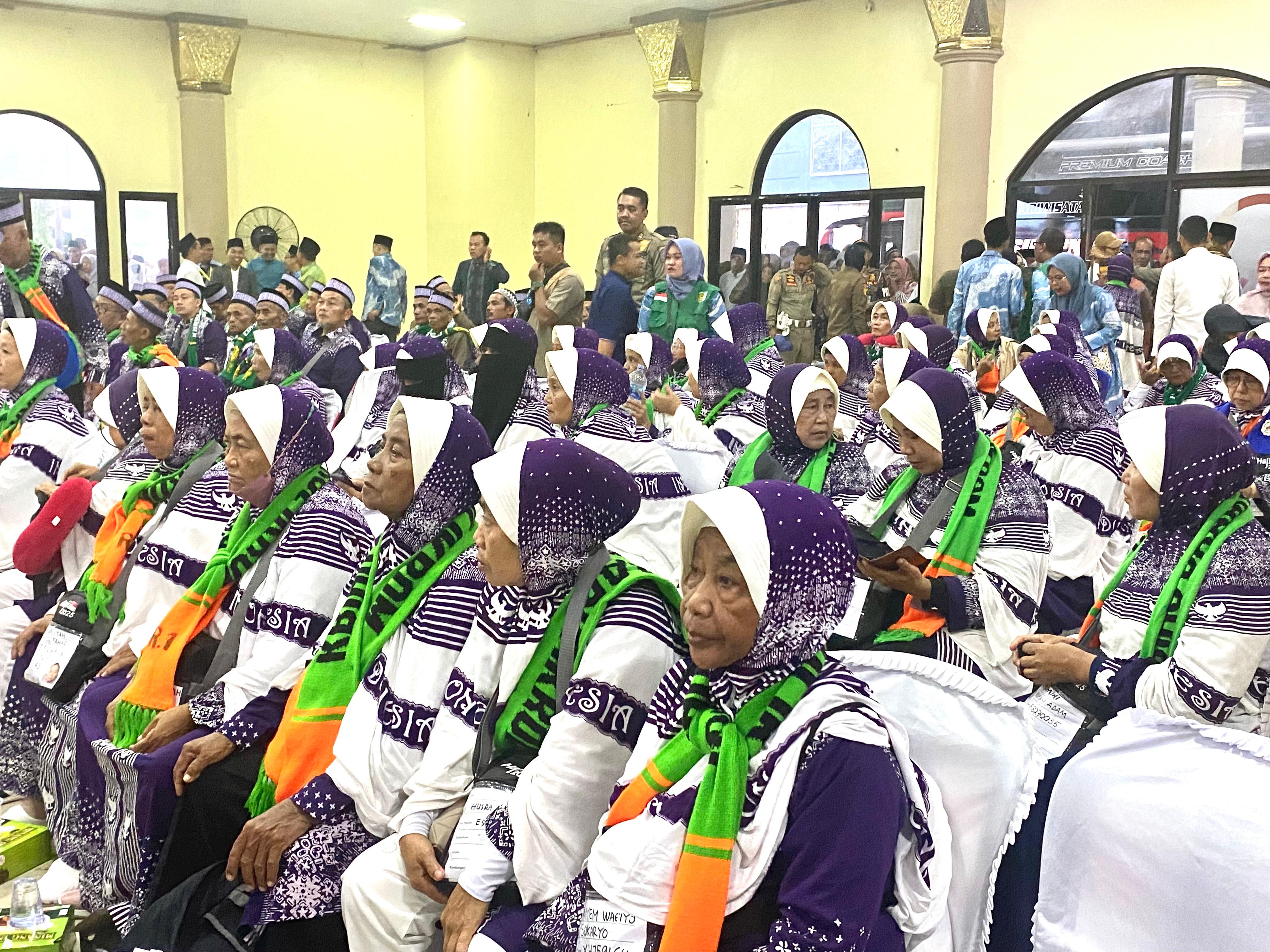 196 Calon Jamaah Haji Kabupaten Pesawaran Kloter Pertama Diberangkatkan Menuju Tanah Suci