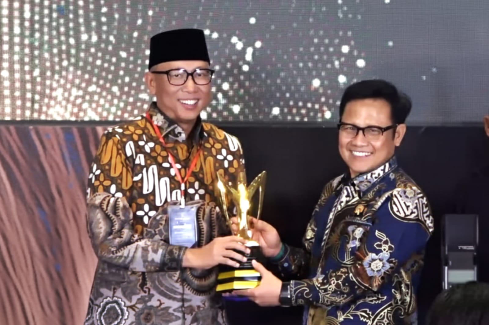 Pemprov Lampung Raih Mandaya Awards 2025 Untuk Dedikasi Dalam Pemberdayaan Masyarakat