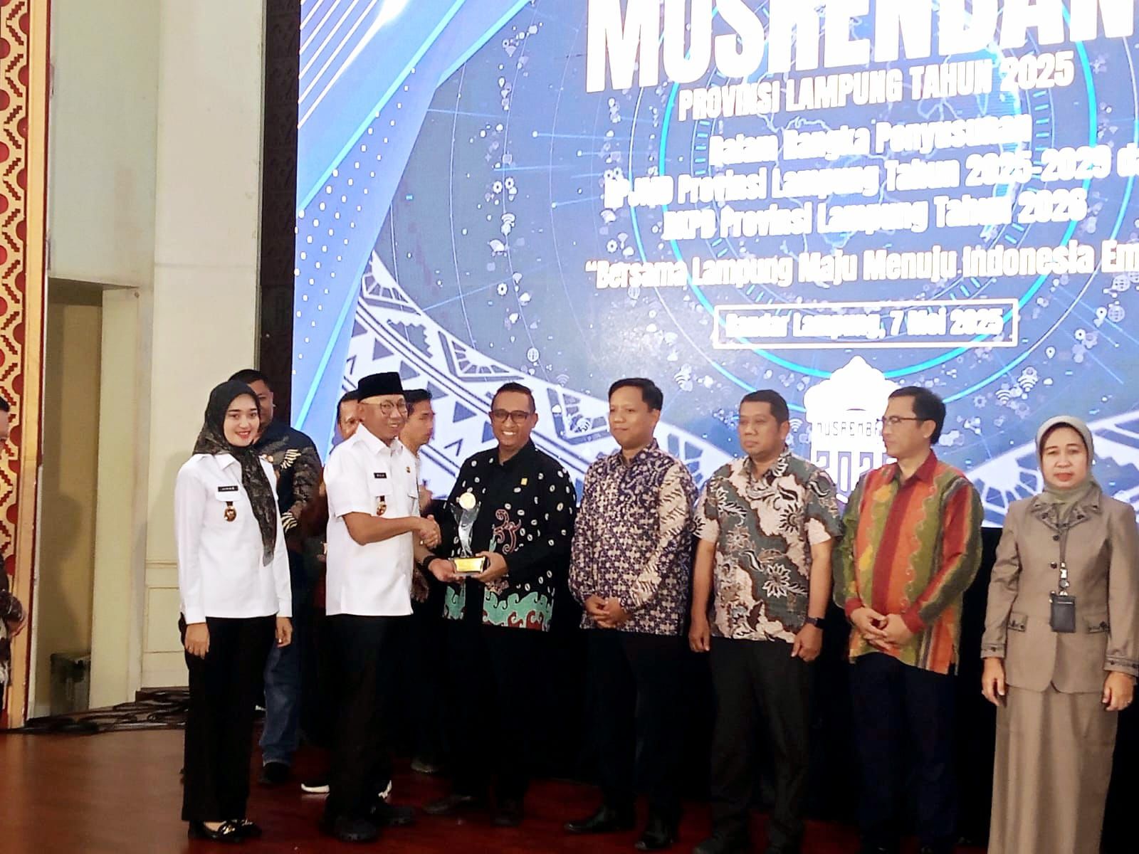 PLN Raih Penghargaan CSR Award Dari Pemprov Lampung Untuk Kontribusi Pendidikan Di Pulau Legundi