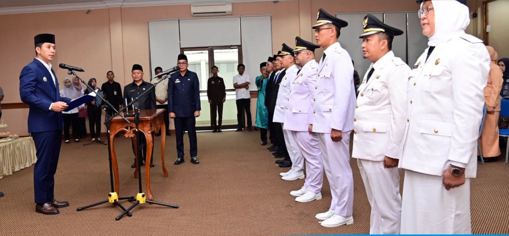 Bupati Egi Lantik 8 Pejabat Administrator: Tegas Bukan Karena Timses, Tapi Profesionalisme