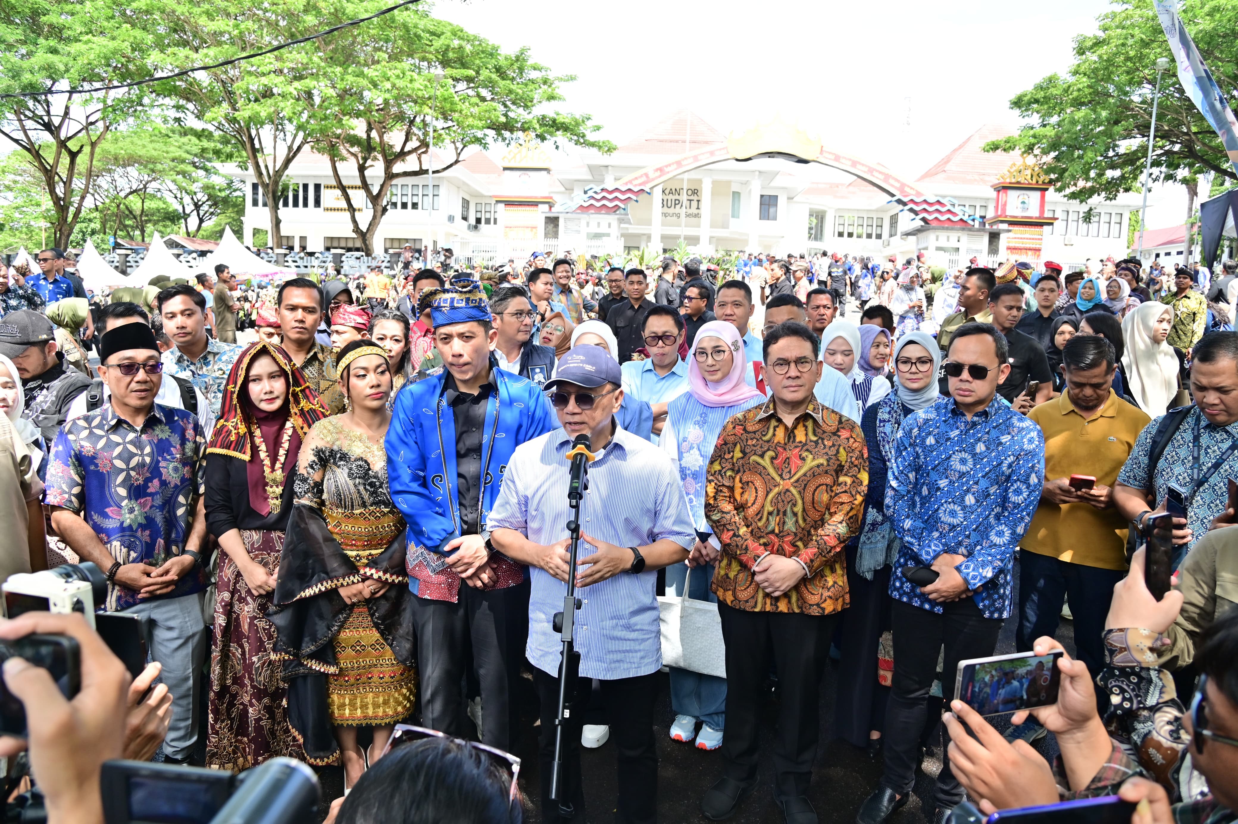 HUT Ke-69 Lampung Selatan: Tarian Tuping 12 Wajah Jadi Ikon Perayaan Dan Raih Rekor MURI