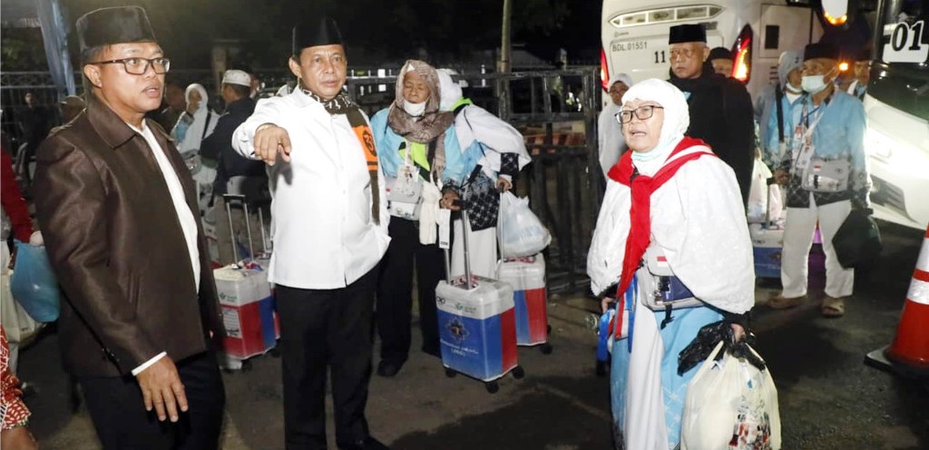 Tiba Di Bumi Khagom Mufakat, 413 Jemaah Haji Kloter 17 Disambut Pemkab Lampung Selatan