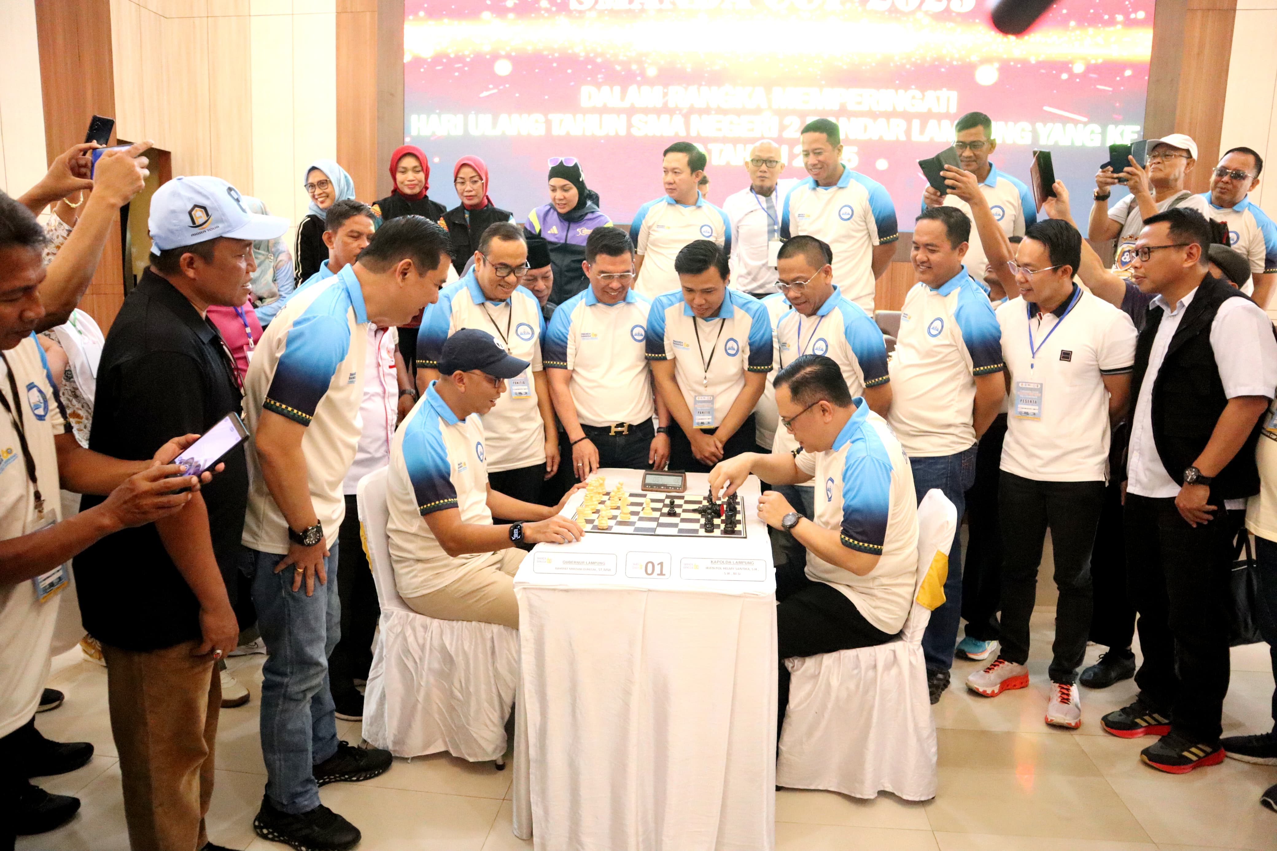Gubernur Lampung Dan Kapolda Adu Strategi Di Pembukaan Turnamen Catur SMANDA CUP 2025
