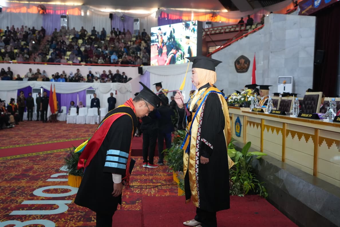 Doktor Ke-34 Darmajaya Bikin Bangga! Dr. Dodi Yudo Jadi Wisudawan Terbaik Universitas Dan Fakultas Di Unila!