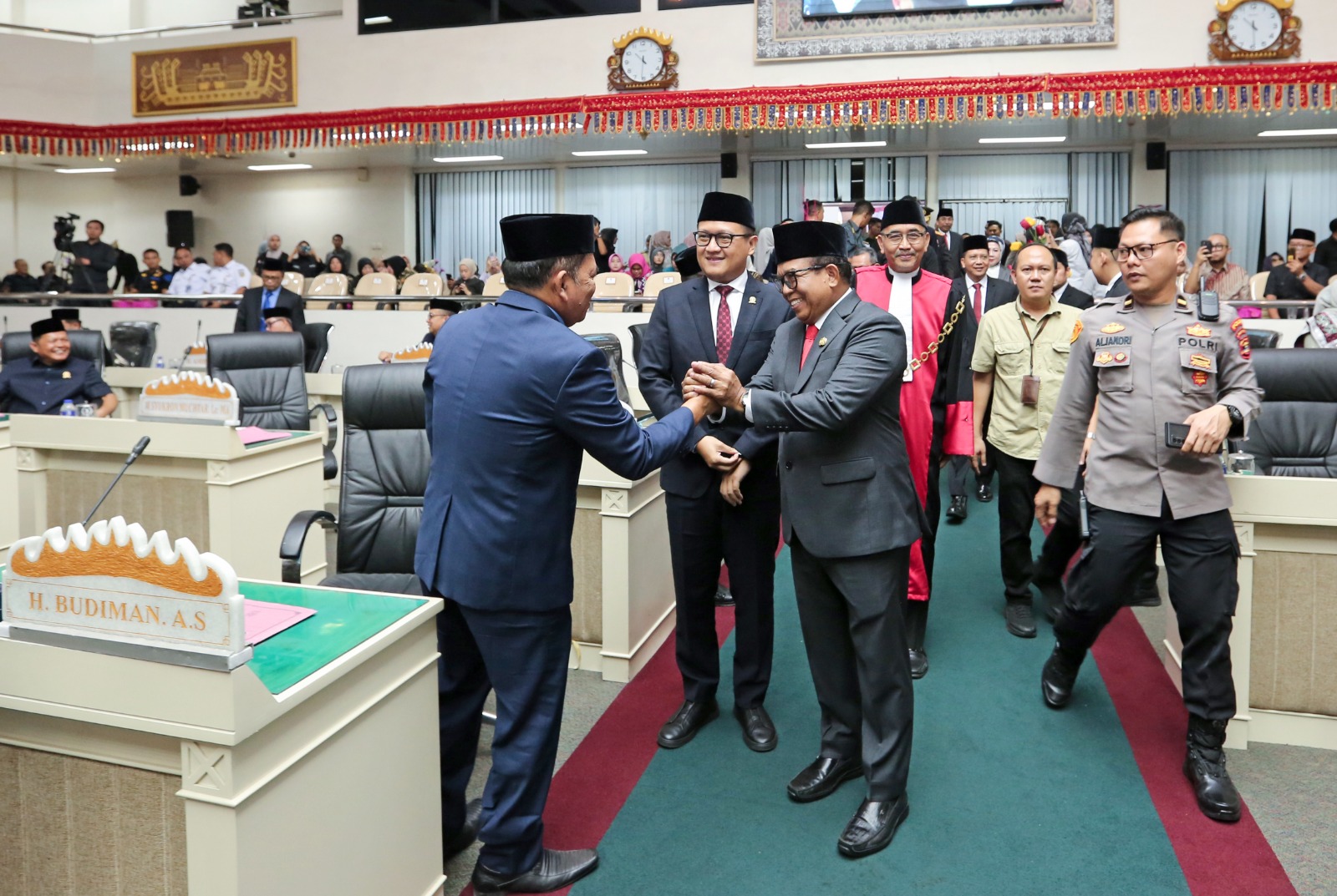 Pj. Gubernur Hadiri Rapat Paripurna Istimewa Pengucapan Sumpah/Janji Pimpinan DPRD Lampung  2024-2029