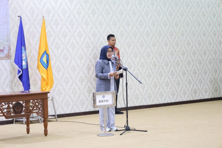 Rektor Lantik Pejabat Fungsional Tenaga Kependidikan Perkuat Layanan Pendidikan