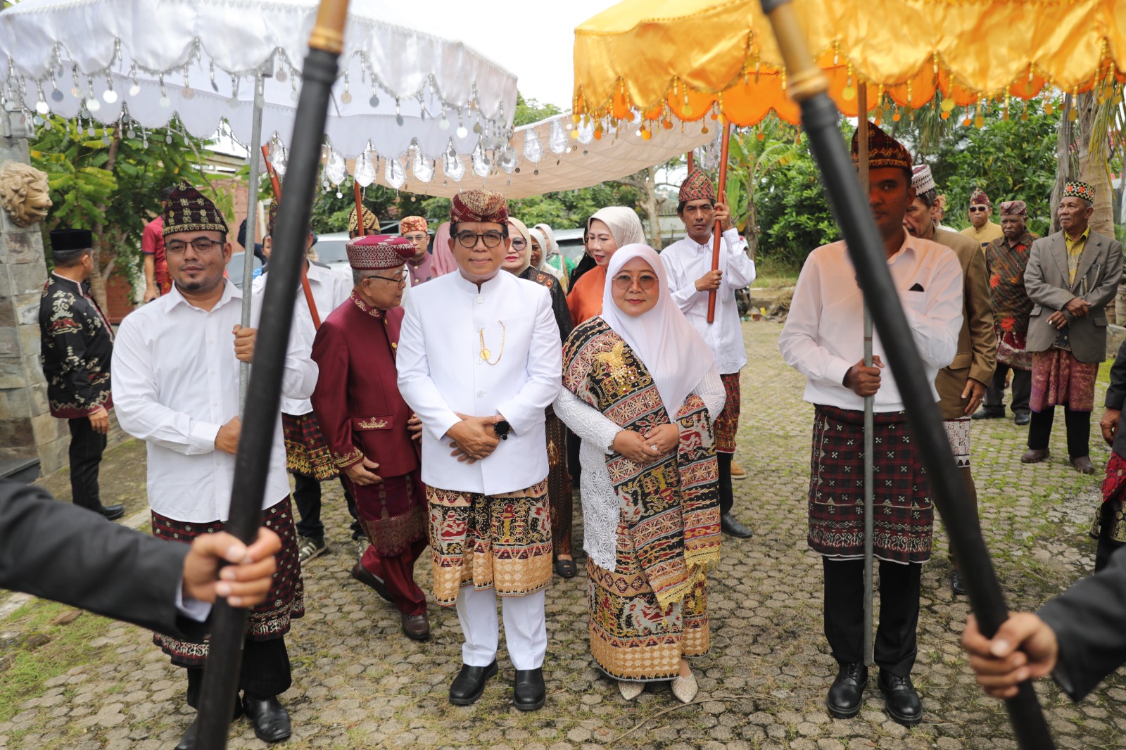 Pj. Gubernur Lampung Samsudin Dan Ibu Maidawati Terima Gelar Dari MPAL