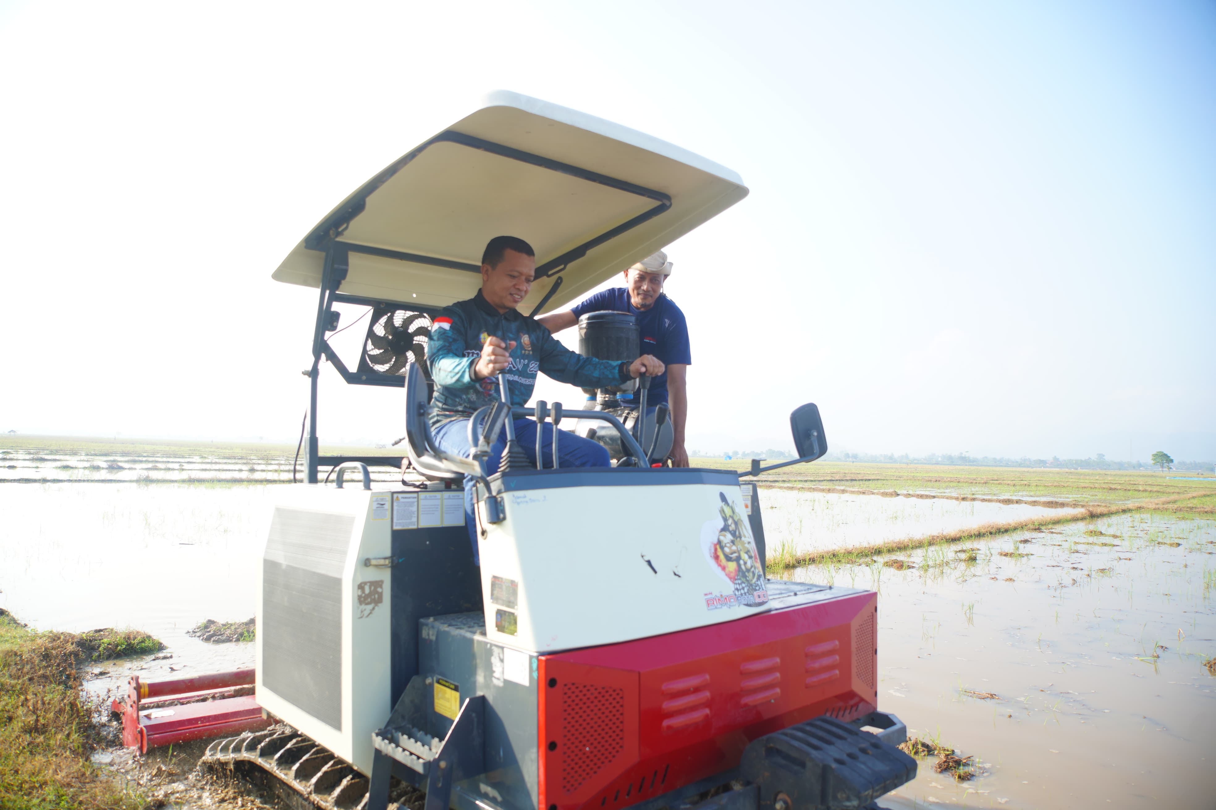 Bupati Pringsewu Tanam Perdana Lahan Corporate Farming Di Pekon Pujodadi