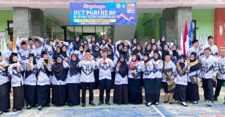Peringatan HUT Ke-80 PGRI Dan HGN 2025 Di SMPN 17 Bandar Lampung Berlangsung Khidmat