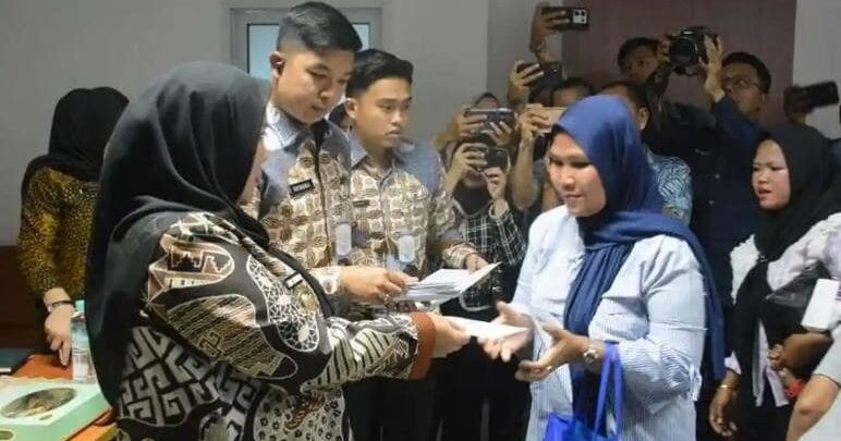 Pemkot Bandar Lampung Salurkan Bantuan Uang Tunai Dan Program Umrah