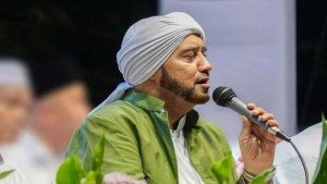 Ribuan Jamaah Padati Lapangan Saburai, Bandar Lampung Bersholawat Bersama Habib Syech