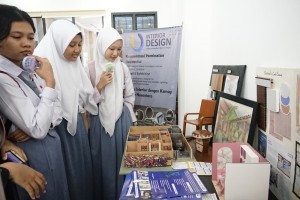 Sama-Sama Desain, Tapi Kok Beda? Intip Perbedaan DKV Dan Desain Interior Di IIB Darmajaya