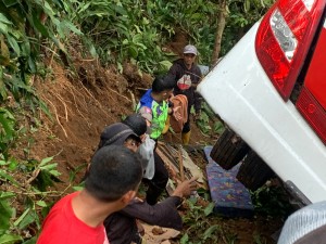 Satlantas Polres Lampung Barat Selidiki Kecelakaan Bus Masuk Jurang