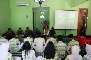 PKM Unggulan Unila Dorong SMAN 17 Bandar Lampung Jadi Sekolah Tangguh Bencana