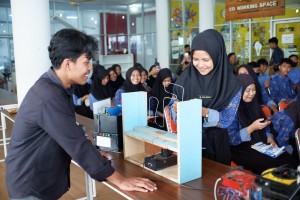 Siswa SMK Roudlotut Thullab Sumatera Selatan Perdalam Wawasan IoT Di IIB Darmajaya