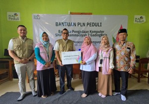 Dukung Generasi Melek Digitalisasi, PLN Beri Bantuan Komputer Ke SMP Muhammadiyah 2 Gading Rejo