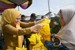 Kendalikan Harga, Pemkab Gelar Operasi Pasar Murah Minyak Goreng Di Pasar Sukaraja