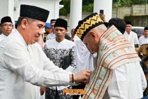 Gubernur Lampung Salurkan Beragam Bantuan Dalam Safari Ramadan Di Pesawaran