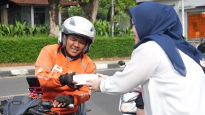 Bank Lampung Berbagi Takjil, Ribuan Paket Dibagikan Serentak Di Seluruh Kantor Operasional