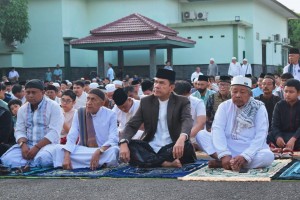 Jalin Kebersamaan, Danrem 043/Gatam Sholat Idul Adha Bersama Masyarakat Bandar Lampung
