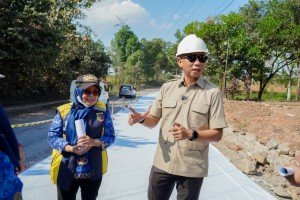 Mirza Pastikan Perbaikan Jalan Gunung Sugih–Kota Gajah Berkualitas Dan Tepat Sasaran