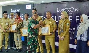 Bupati Pringsewu Terima Penghargaan Kategori Terbaik Percepatan Pembentukan KDKMP