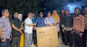 Anggota DPRD Lampung Selatan Bantu Warga Lumpuh Dapatkan Kursi Roda