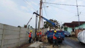 PLN ULP Teluk Betung Gerak Cepat Perbaiki Tiang Miring Di Garuntang